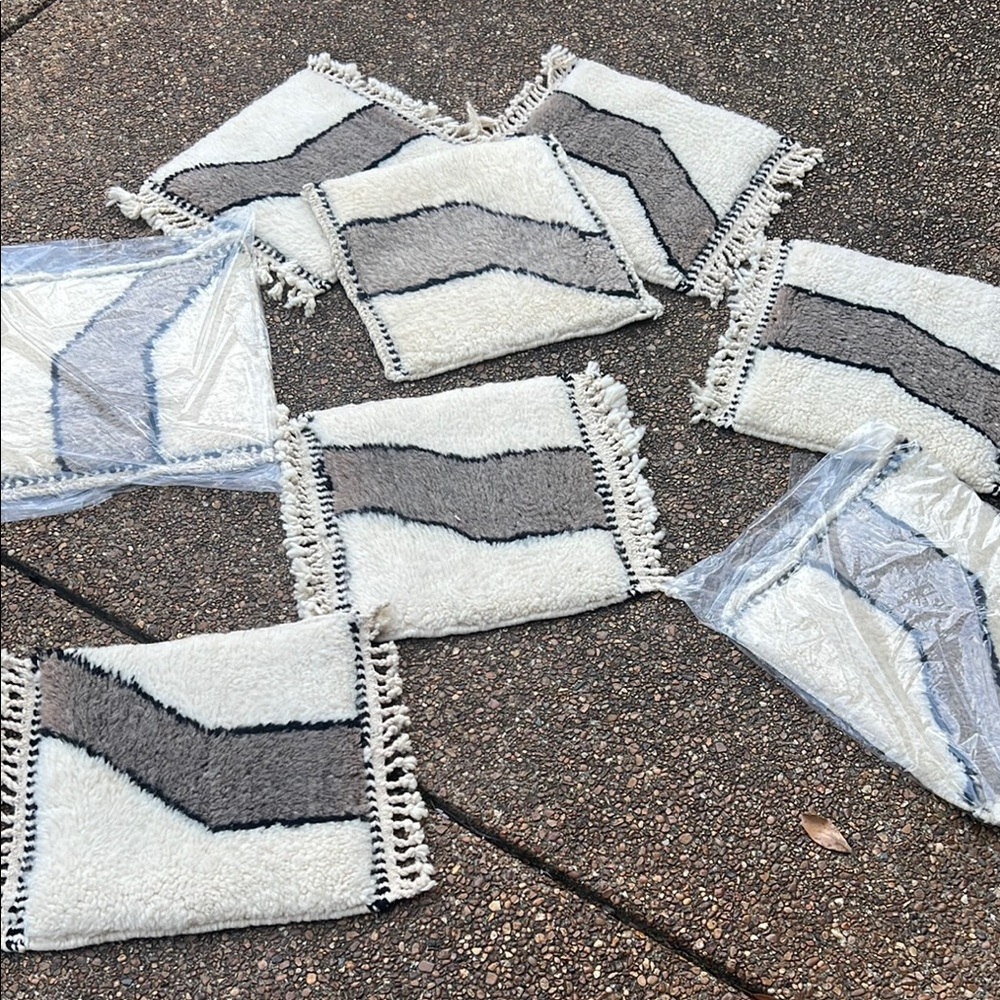 Cream and Grey Geometric Accent Mini Rug Sample/Throw ~ Fabulous Decor For House